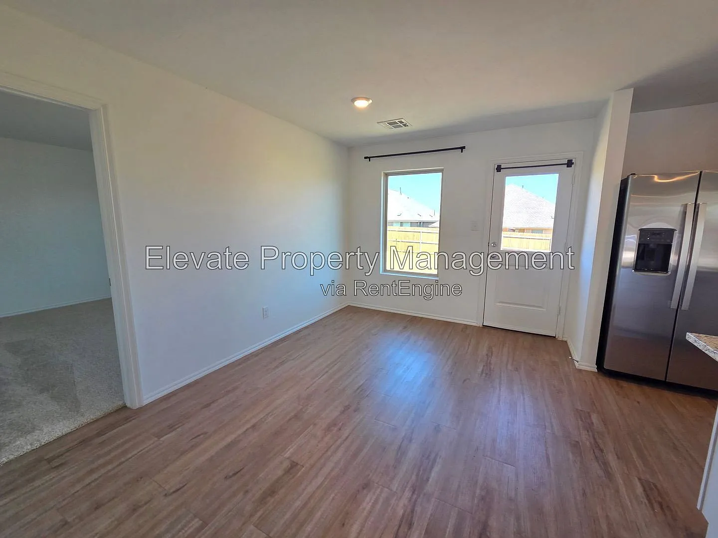 3 bed, 2.0 bath, 1302 sqft, $1,645 — Photo 4