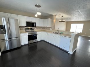 1116 Green Knoll Dr, Westerville, OH 43081