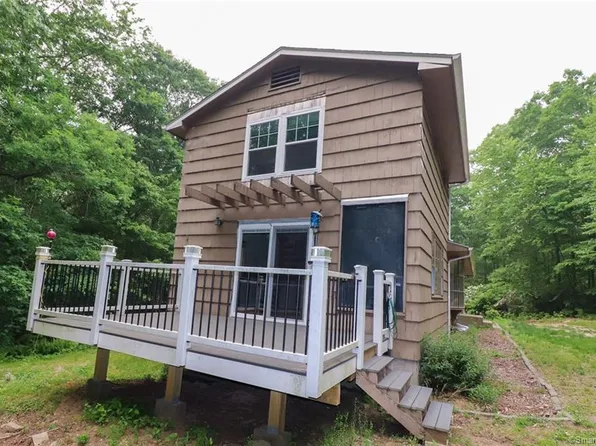 45 Douglas Lane, Waterford, CT 06385