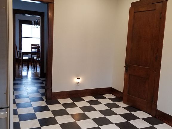 5th image of 408 E Oak St