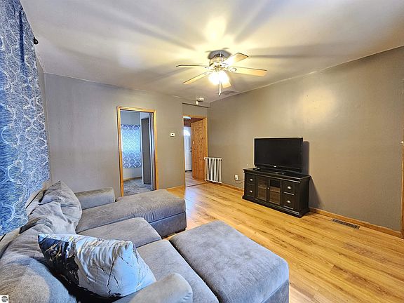 5th image of 416 E Mitchell St