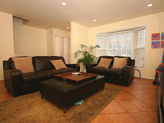 2nd image of 25 Shagbark Ct