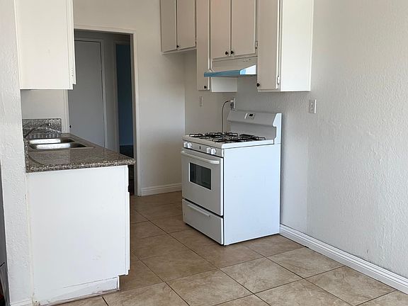 Dining area/kitchen