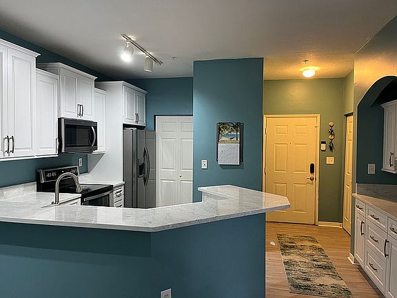 3rd image of 605 Fairway Dr APT 105