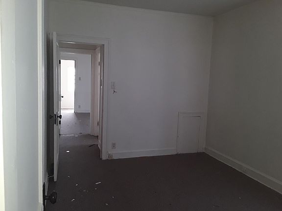 3rd image of 8808 S Blackstone Ave Floor 3