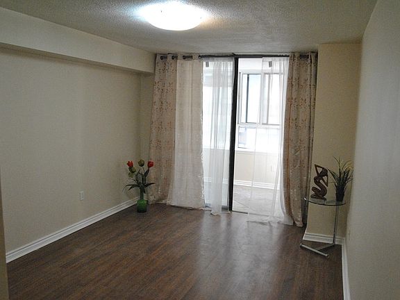 4th image of 607-45 Carlton St #607