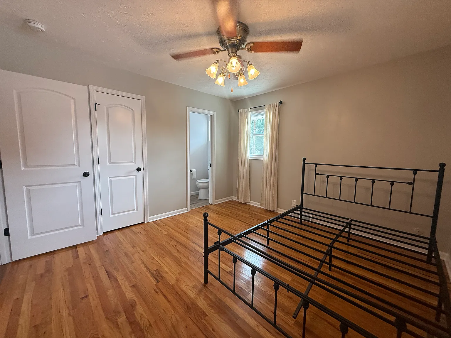 3 bed, 2.5 bath, 1114 sqft, $2,200 — Photo 4