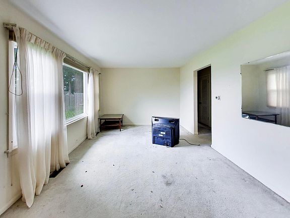 4th image of 2331 Dundee Rd