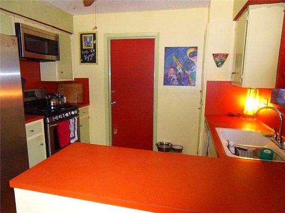 3rd image of 602 Mulberry Dr
