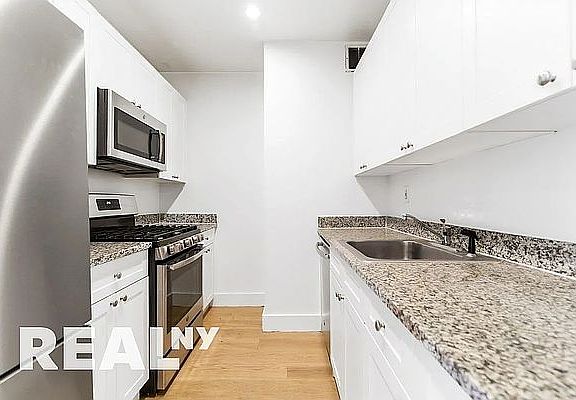5th image of 53 Park Pl APT 7F