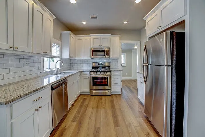 2509 E 7th St — Photo 19