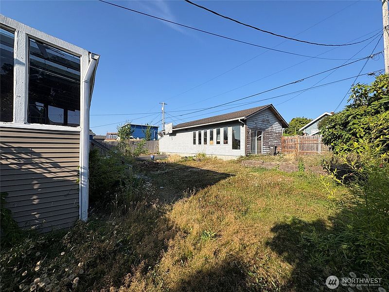 2nd image of 2517 Rainier Avenue