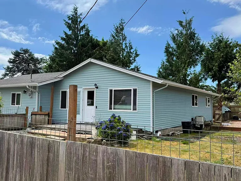 602 Ash Ave — Photo 2