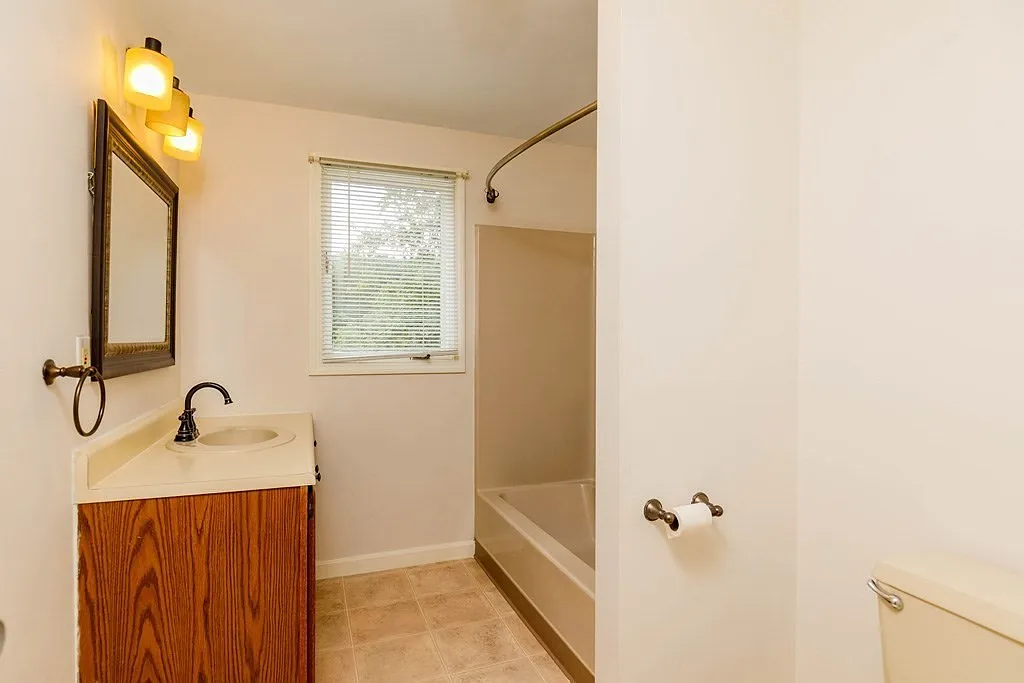 2 bed, 1.5 bath, 1147 sqft, $2,500 — Photo 1