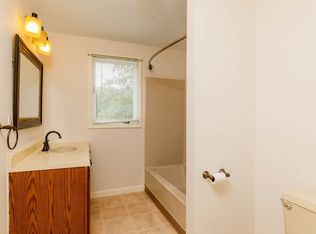 31 Macintosh Ln, Leominster, MA 01453