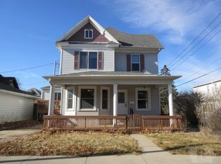 6 N 7th St, Marshalltown, IA 50158