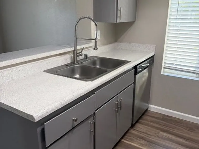 River Run Apartments — Photo 23