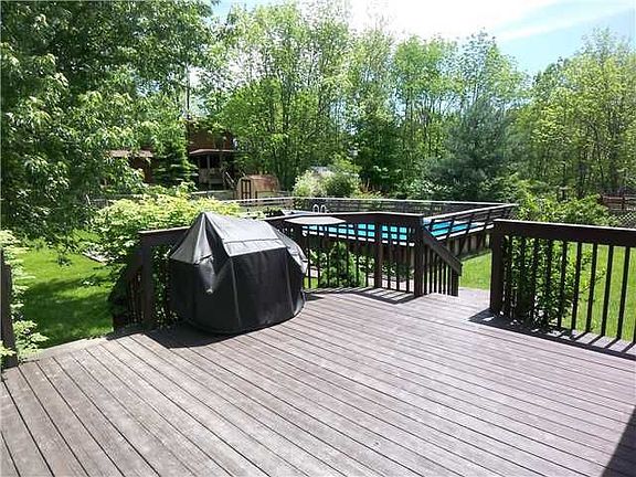 2nd image of 954 Hillgail Cir SW