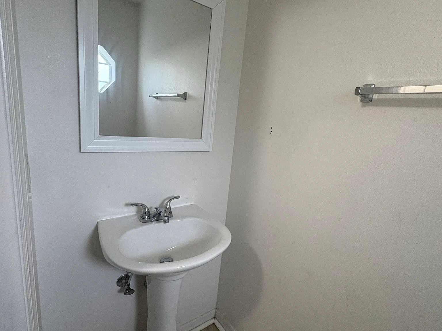 3 bed, 1703 sqft, $1,825 — Photo 2