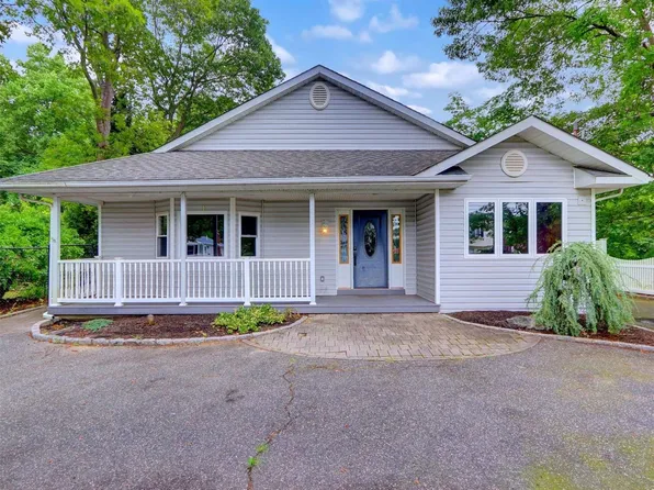 141 Monroe Street, Mastic, NY 11950