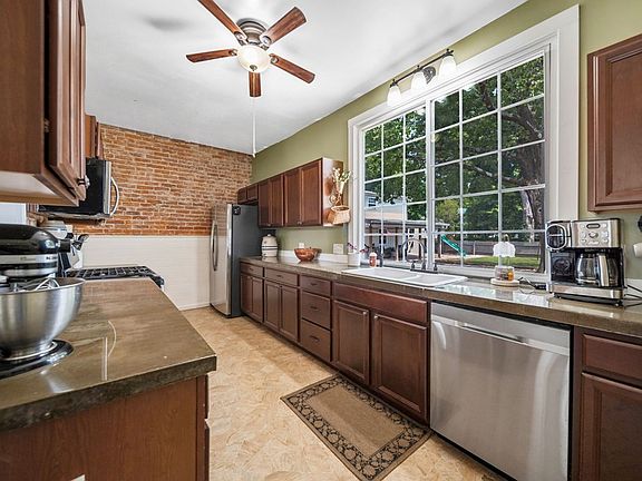 5th image of 832 Pershing Dr