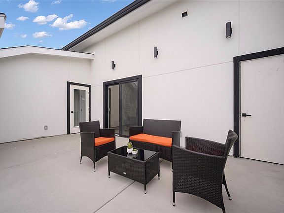 3rd image of 1512 Seegar St #106