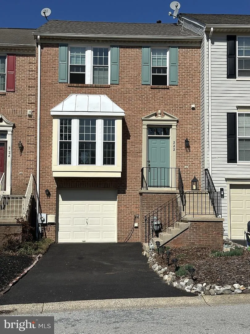 222 Sloan Ct photo 1