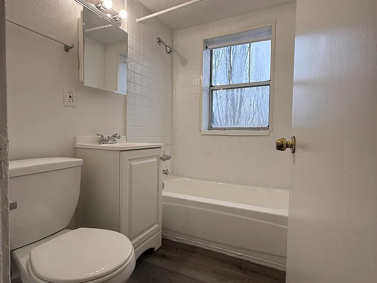 Stonewall Court Apts — Photo 7
