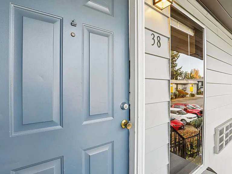Cypress Crest Apartments — Photo 24