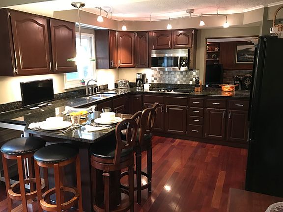 Kitchen- Breakfast Bar