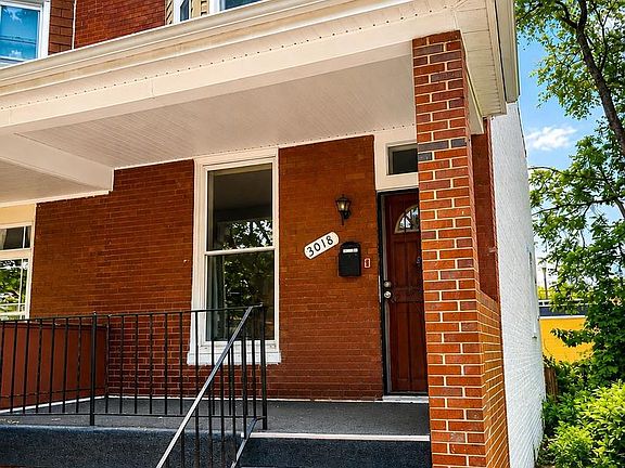 3rd image of 3018 Overland Ave