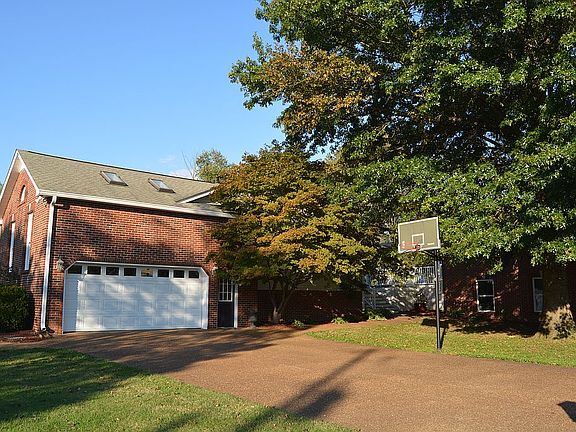 4th image of 165 Bradwood Dr