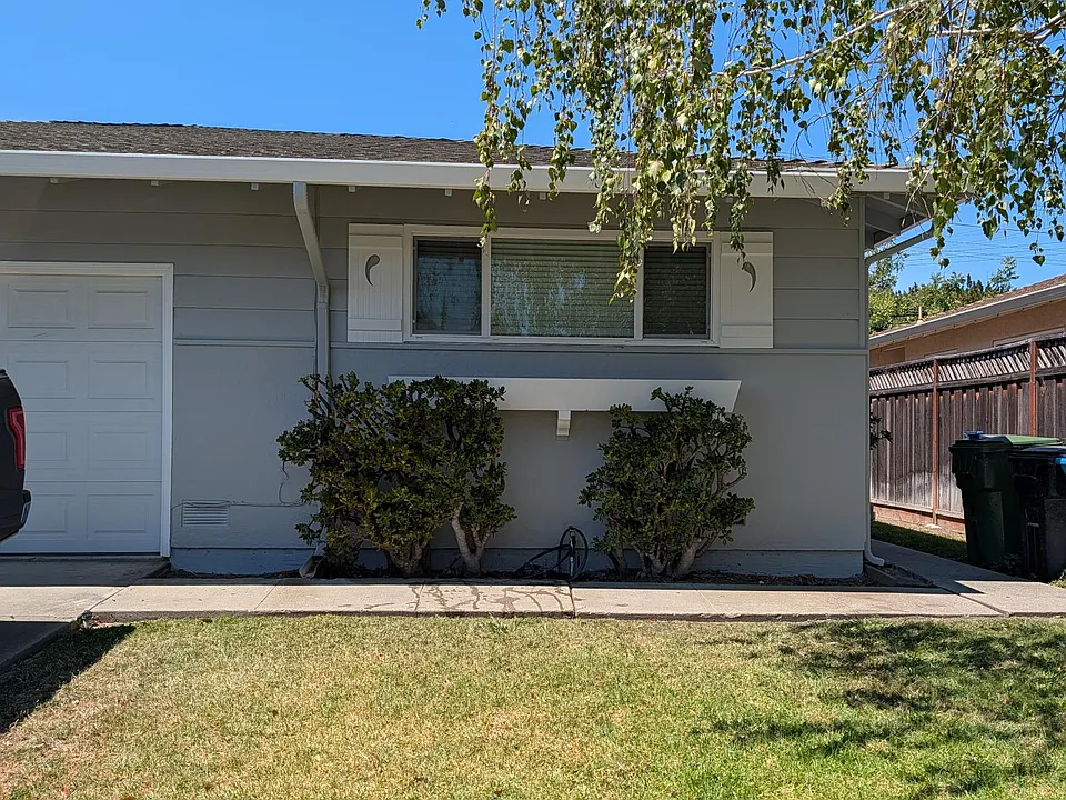 1110 White Dr
