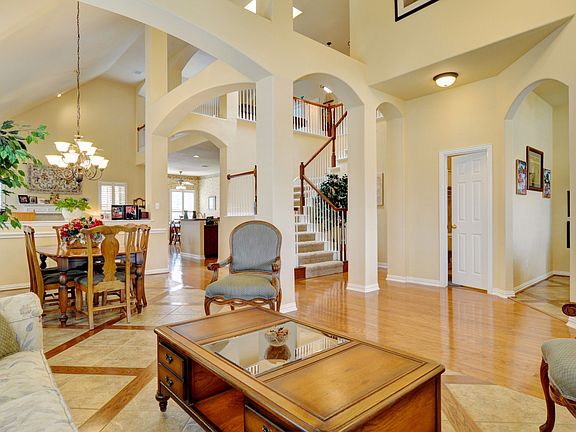 5th image of 203 Crenshaw Dr