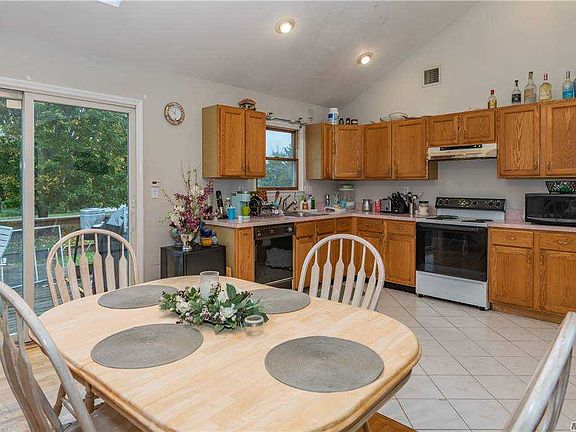 5th image of 151 Crystal Dr
