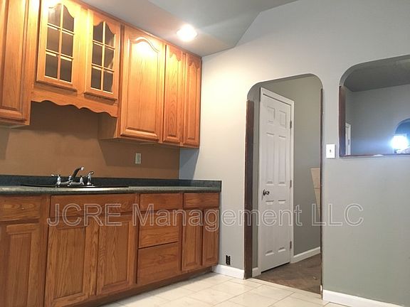 3rd image of 1824 S Alden St