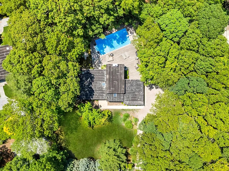 94 Peconic Hills Dr — Photo 35