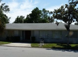 127 W Wall St, Frostproof, FL 33843