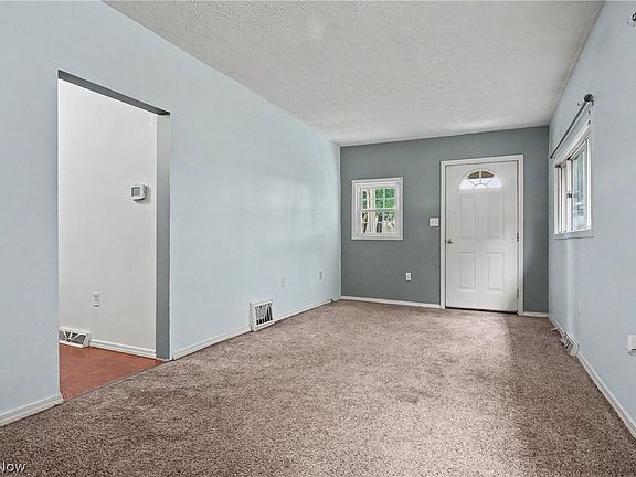 5th image of 955 Howe Rd