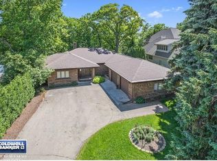 1733 S Hillcrest Dr, Appleton, WI 54914