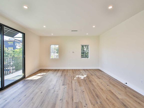3rd image of 843 N Alfred St #1/2