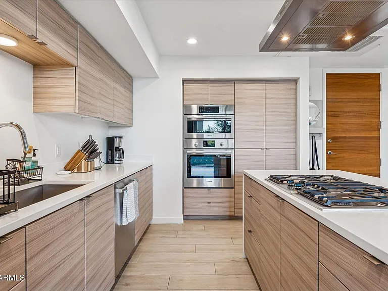 200 W Portland St #416 — Photo 7