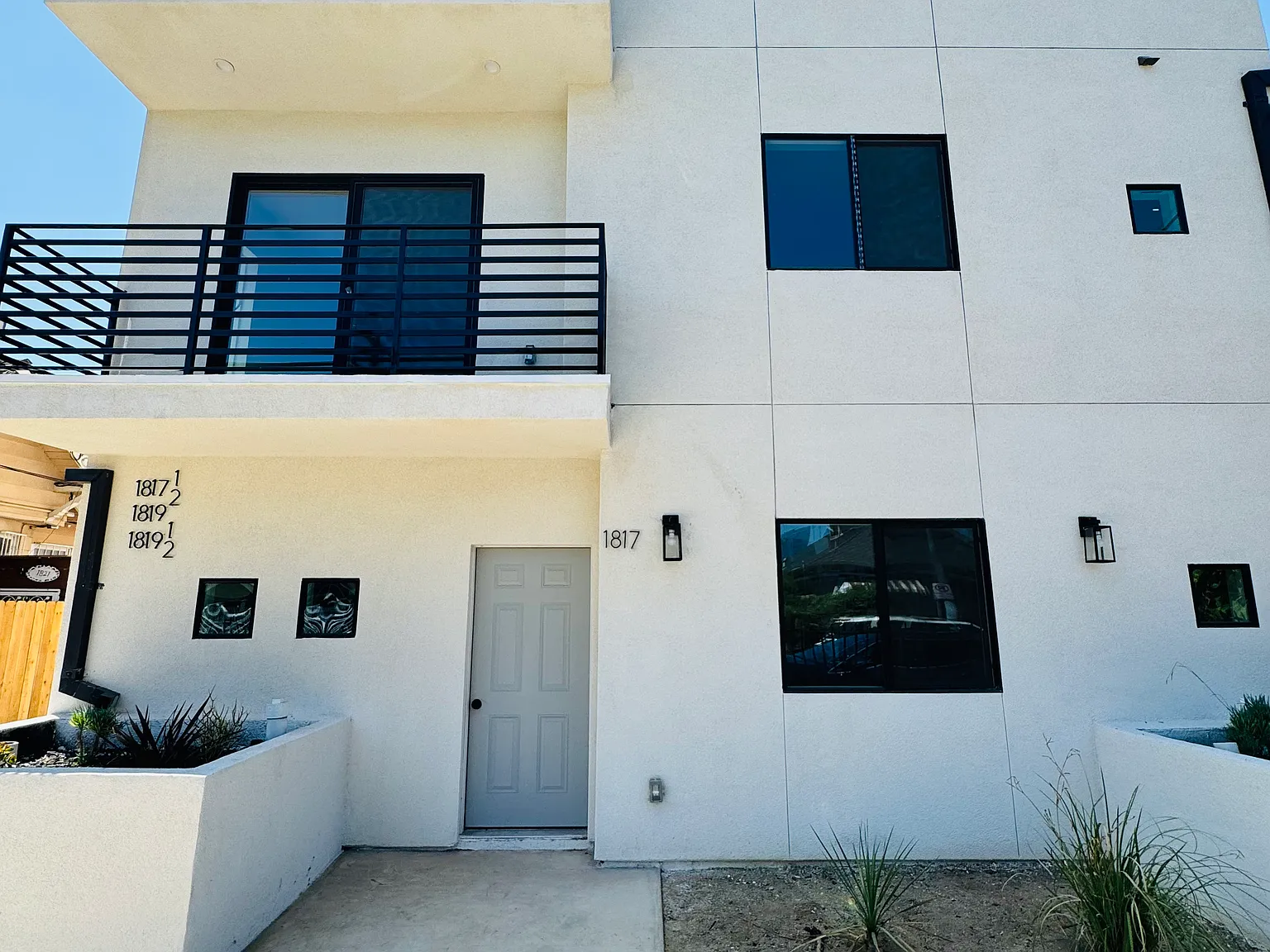 1 bed, 300 sqft, $999 — Photo 1