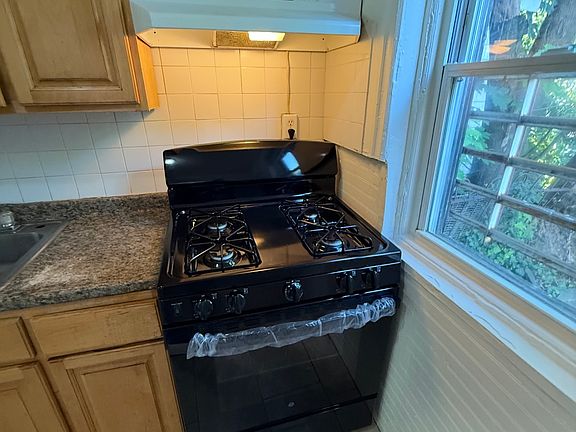 5th image of 1914 S Redfield St