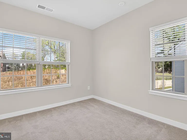 19753 Green Village Dr — Photo 21