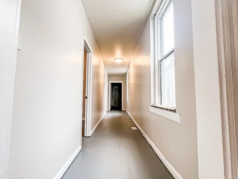 1722 Ekin Ave — Photo 2