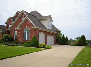 12803 Woodside Dr, Prospect, KY 40059