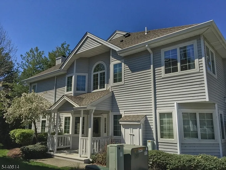 15 Davenport Rd — Photo 1