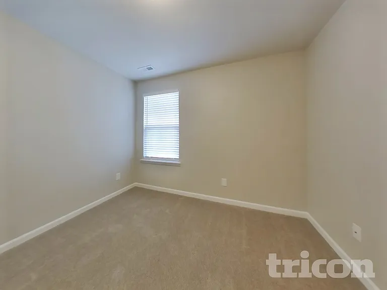 202 Ashmere Ct — Photo 12