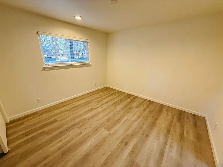 946 Modesto Ave #4 — Photo 8